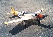 Mustang P-51D rozpt 700mm pro motor Modela hmotnost 92g.